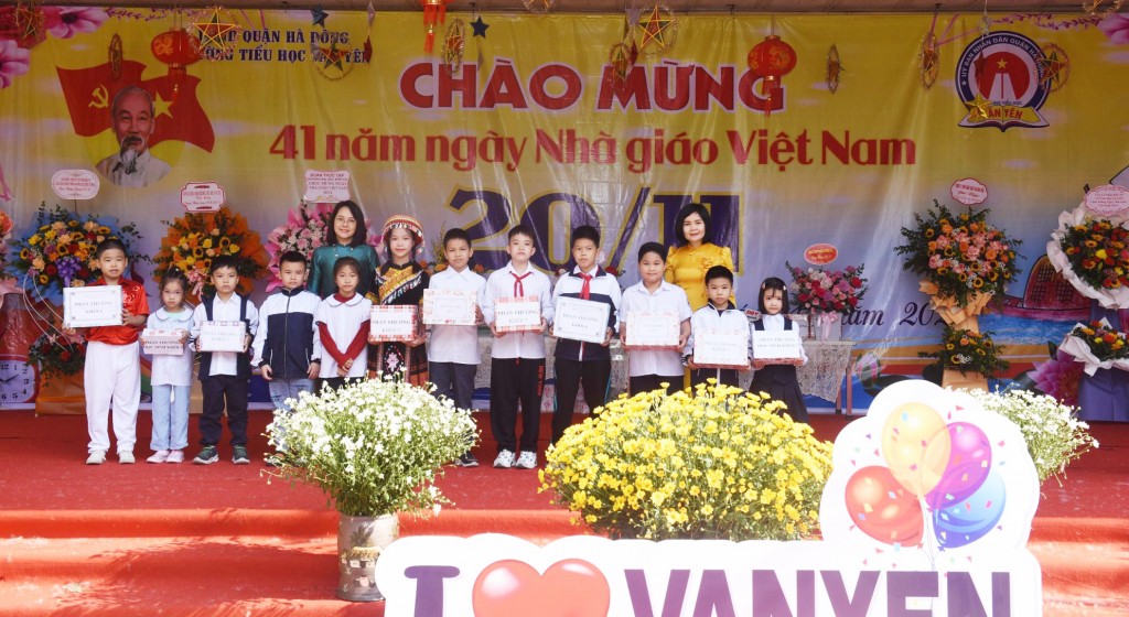 Trường Tiểu học Văn Yên kỷ niệm ngày Nhà giáo Việt Nam