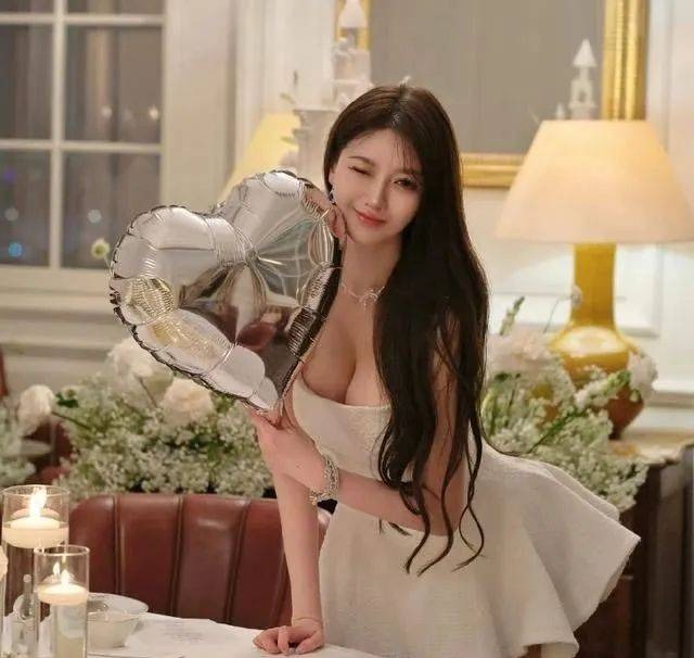 Bạn gái hot girl của Huỳnh Hiểu Minh bị