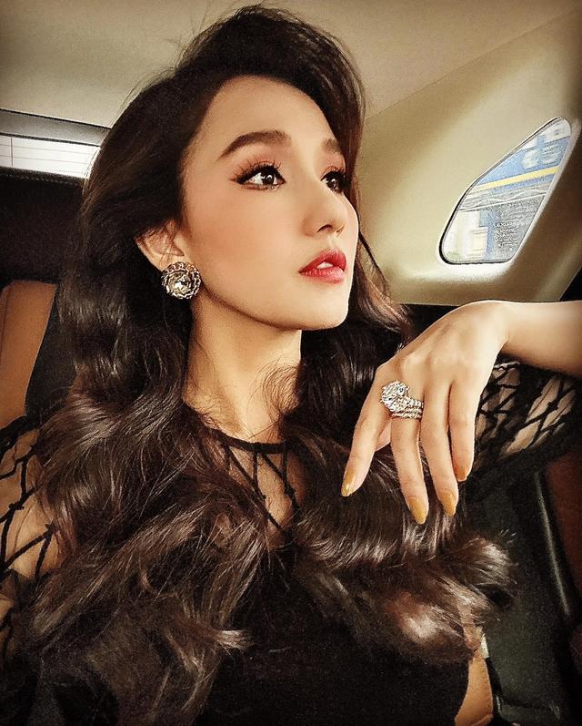 3 "chị đẹp" là đại gia kim cương của showbiz Việt: Người có 10 siêu thị, kẻ buồn lại mang tài sản ra đếm - Ảnh 12.