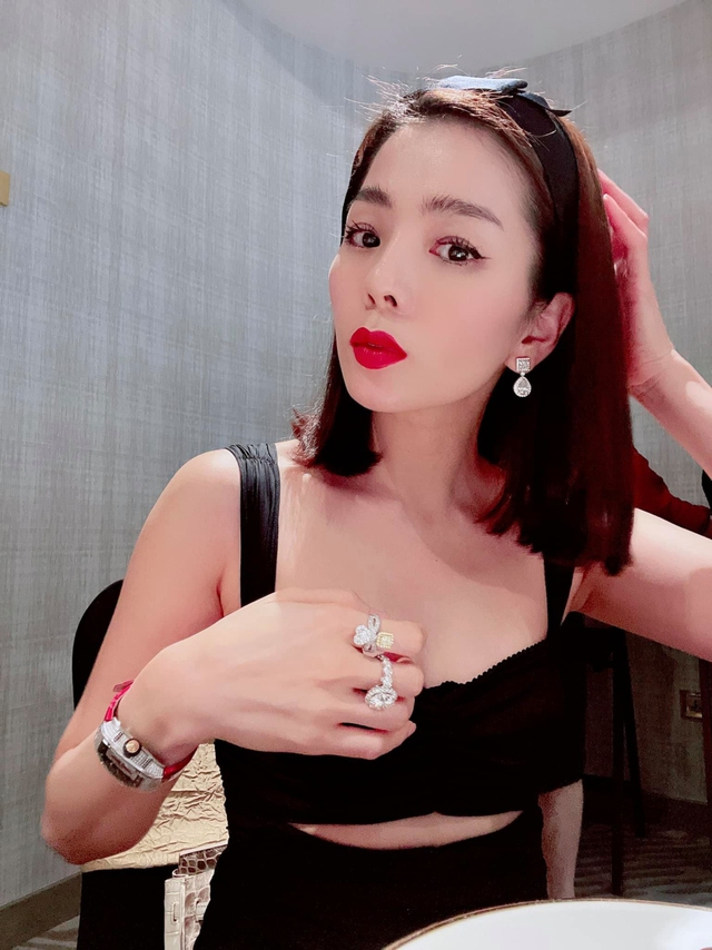 3 "chị đẹp" là đại gia kim cương của showbiz Việt: Người có 10 siêu thị, kẻ buồn lại mang tài sản ra đếm - Ảnh 6.