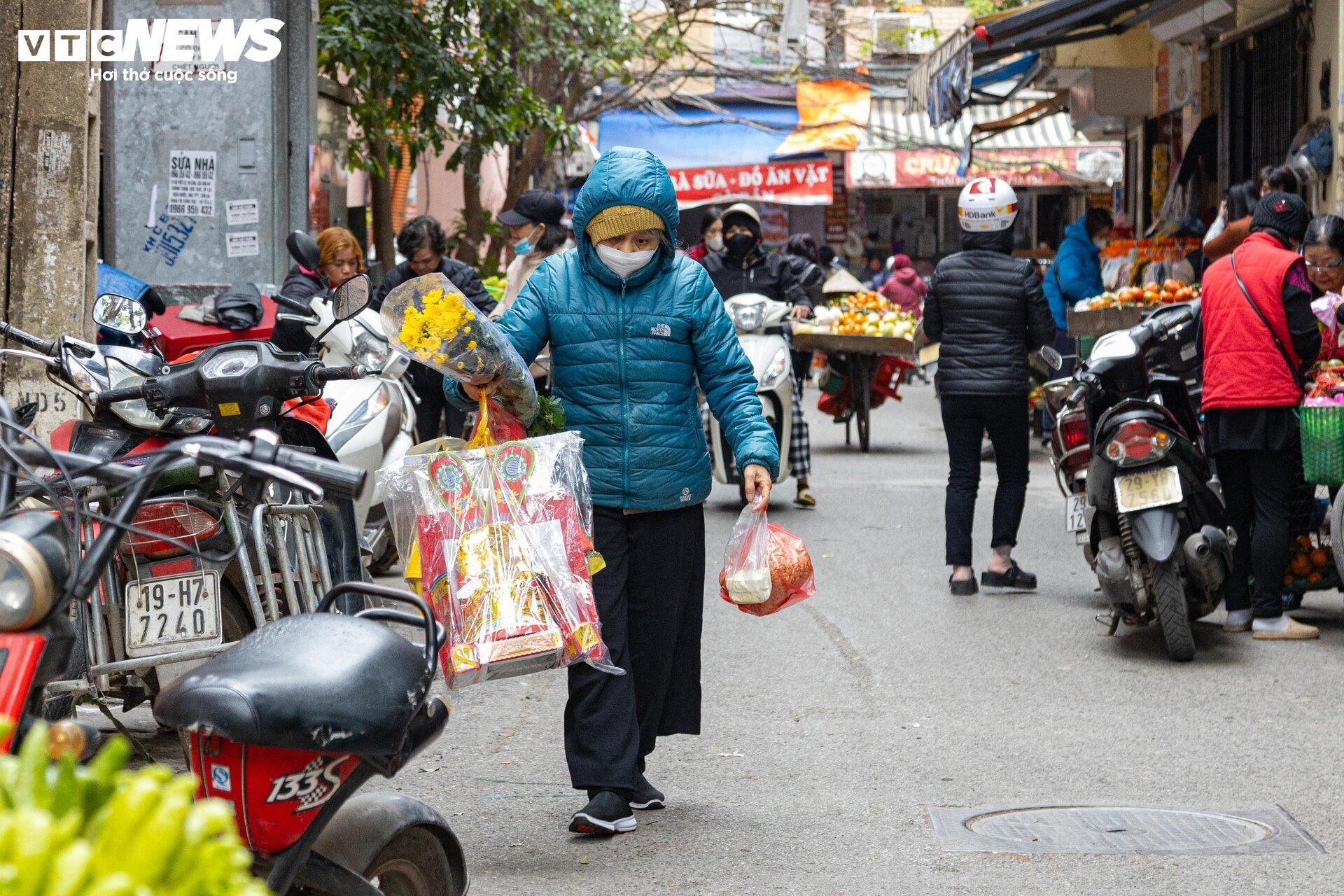 Người Hà Nội sắm lễ cúng rằm cuối cùng năm Quý Mão trong giá rét - Ảnh 17.