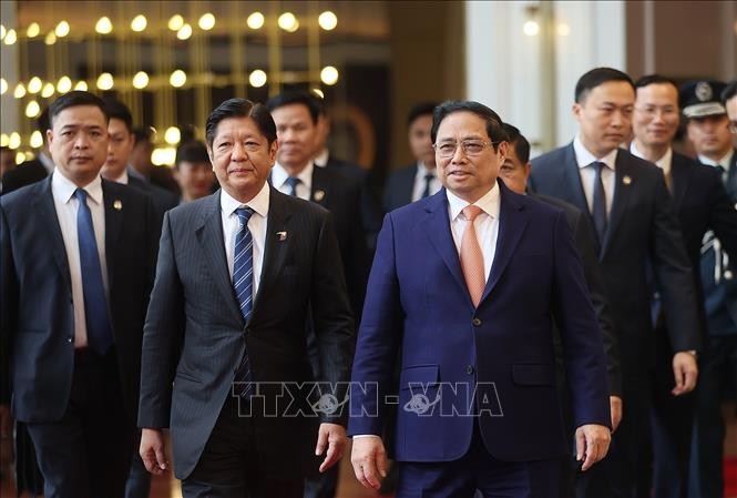 Thủ tướng Phạm Minh Chính và Tổng thống Philippines Ferdinand Marcos Jr. đến dự cuộc gặp gỡ doanh nghiệp hai nước. Ảnh: Dương Giang/TTXVN