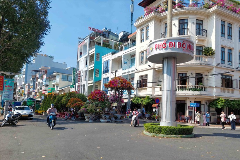 Chợ hoa xuân khu vực bến Ninh Kiều, TP Cần Thơ.