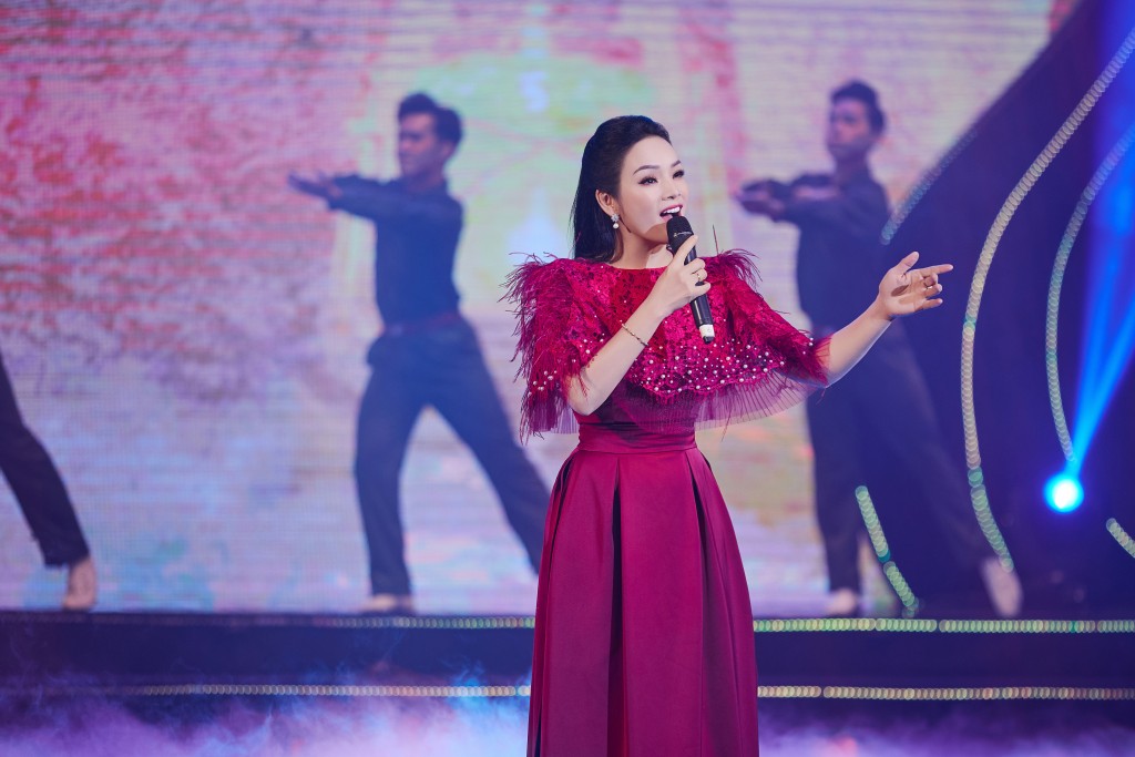 Tân Nhàn ra album, “hồi sinh” sau 2 năm