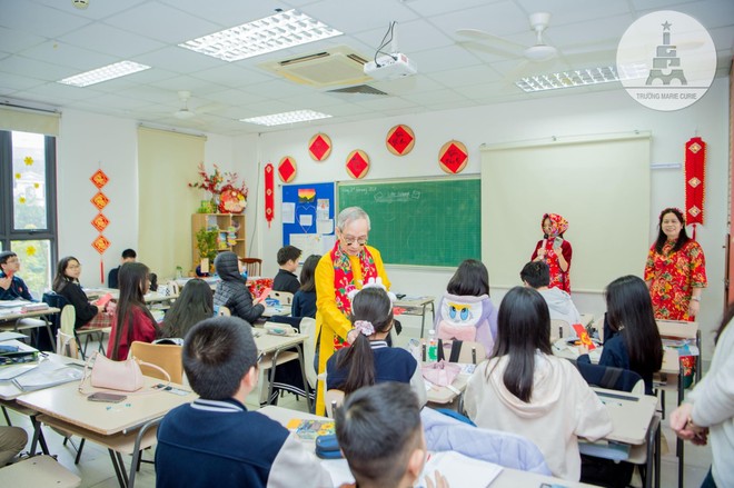 Thầy Hiệu trưởng luôn được phụ huynh học sinh yêu quý bởi những chia sẻ ấm áp, tâm lý.