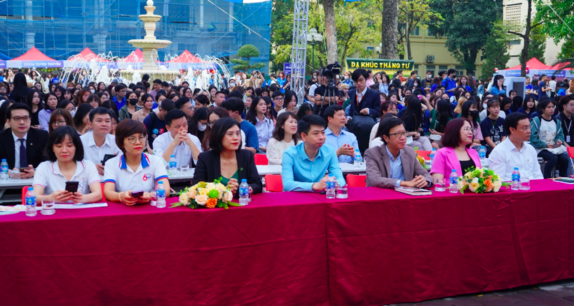 Ngày hội việc làm thu hút hàng nghìn học sinh, sinh viên tham gia