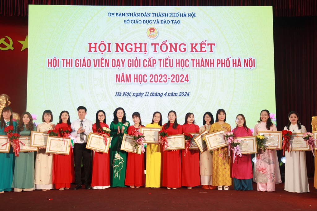 Hà Nội khen thưởng 150 giáo viên dạy giỏi cấp tiểu học