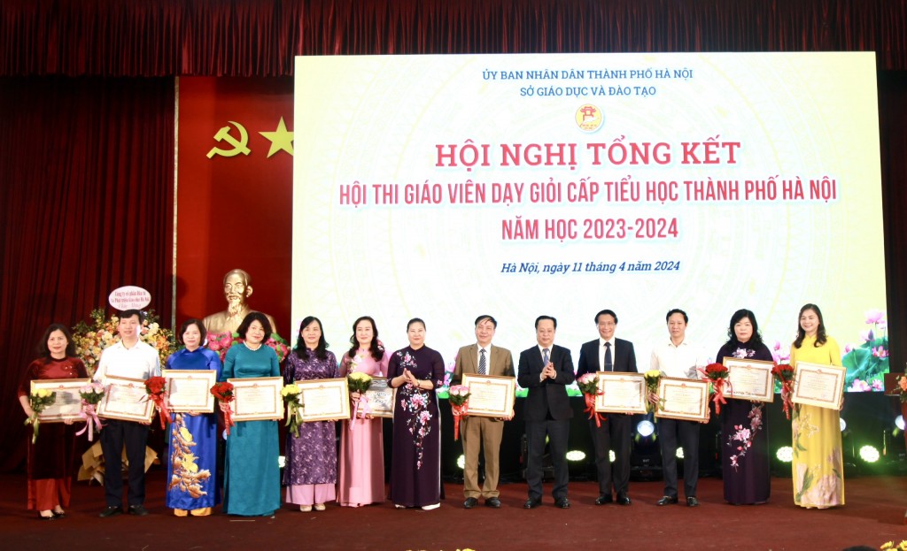 Hà Nội khen thưởng 150 giáo viên dạy giỏi cấp tiểu học