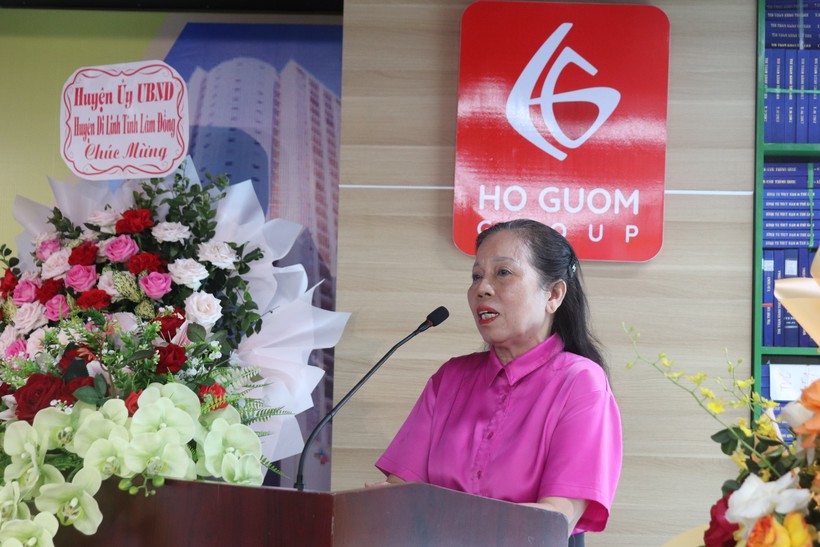 Bà Ninh Thị Ty, Chủ tịch Tập đoàn Hồ Gươm, Chủ tịch Hội đồng trường Trường Đại học Trưng Vương phát biểu.