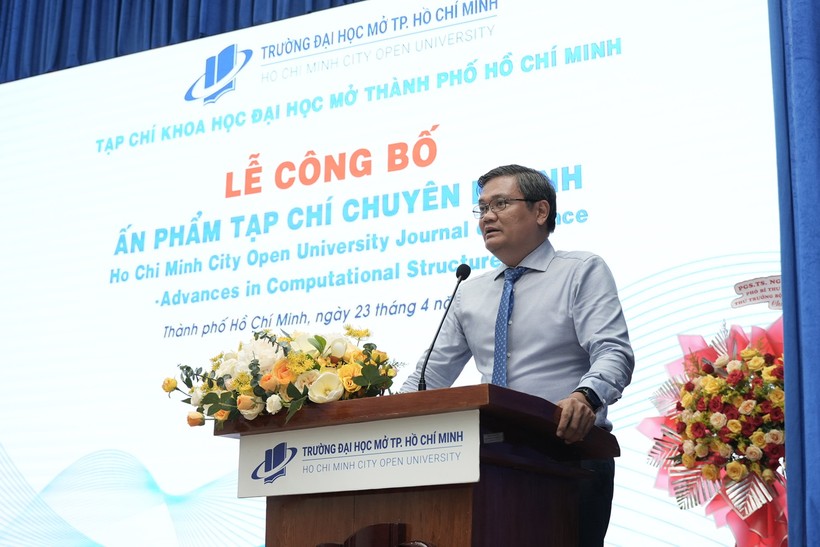 GS.TS Nguyễn Minh Hà, Hiệu trưởng Trường ĐH Mở TPHCM phát biểu tại lễ ra mắt Tạp chí chuyên ngành.