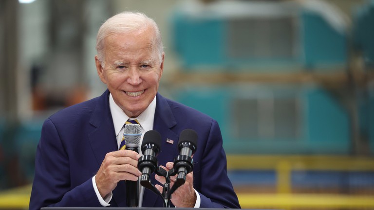 Cựu Bác sĩ Nhà Trắng đề nghị kiểm tra chất kích thích thần kinh với ông Biden trước tranh luận Biden - Trump.