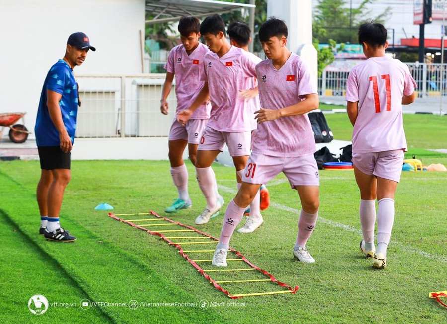 U16 Việt Nam rèn quân cho giải giao hữu tại Trung Quốc.