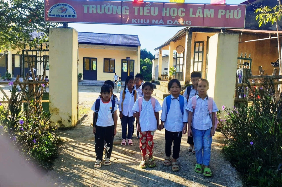 4- Học sinh Tiểu học ở Khu lẻ Nà Đang - Trường Tiểu học Lâm Phú (Lang Chánh, Thanh Hóa) tựu trường..jpg