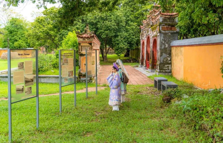 Đồng thời, học sinh được chơi trò chơi luyện trí nhớ "Hue The Memory Game" để tìm hiểu về ý nghĩa của các họa tiết. (Ảnh: Bảo Minh) 8.jpg