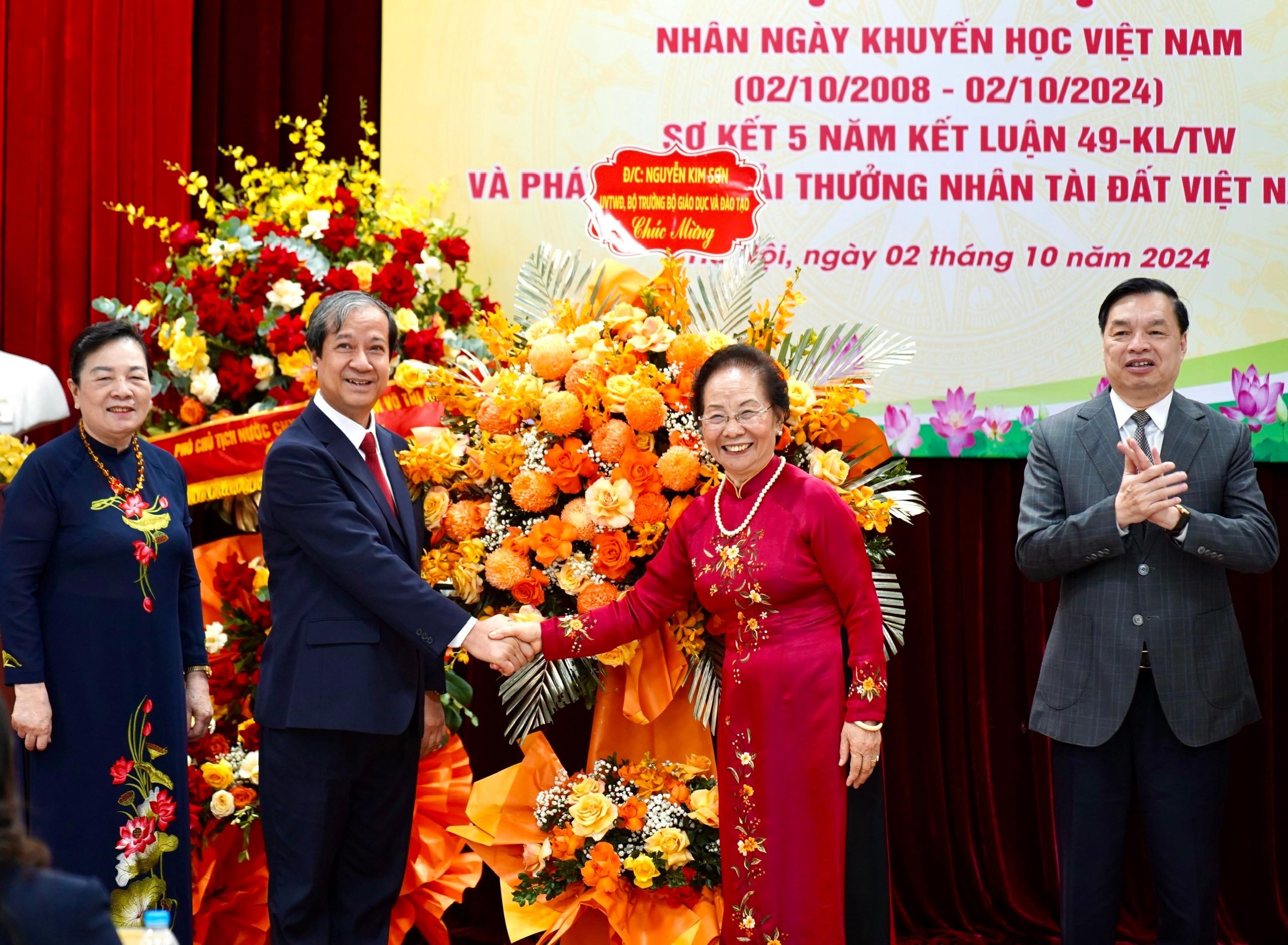 ngay-khuyen-hoc4-4145.jpg