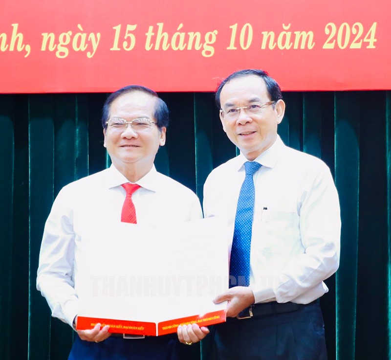 bi thu huyen uy binh chanh giu chuc bi thu dang uy khoi dan  chinh  dang tp hcm hinh 2