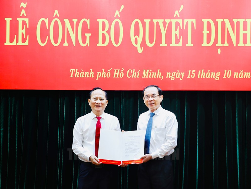 bi thu huyen uy binh chanh giu chuc bi thu dang uy khoi dan  chinh  dang tp hcm hinh 1