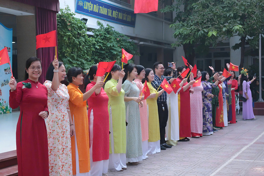 Đây là hoạt động thiết thực của cô và trò nhà trường nhân dịp Kỷ niệm 70 năm ngày Giải phóng Thủ đô. 2189951a033eba60e32f-7524.jpg