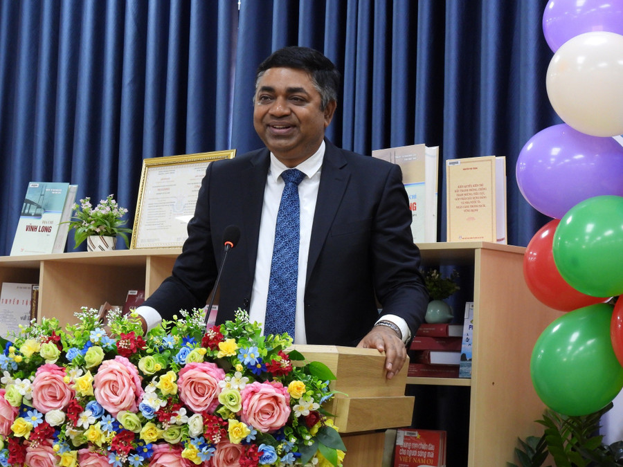 Ngài Madan Mohan Sethi - Tổng lãnh sự Ấn Độ tại TP Hồ Chí Minh phát biểu tại buổi lễ. dhcl-khong-gian-an-do-3-165.jpg