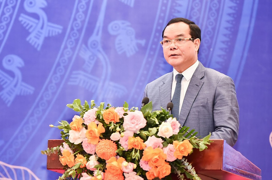 Ông Nguyễn Đình Khang, Chủ tịch Tổng Liên đoàn Lao động Việt Nam phát biểu tại hội nghị. nth-9899-9299-4180.jpg