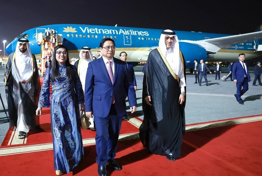 hinh-anh-thu-tuong-va-phu-nhan-toi-san-bay-doha-bat-dau-tham-chinh-thuc-qatar-4.jpg
