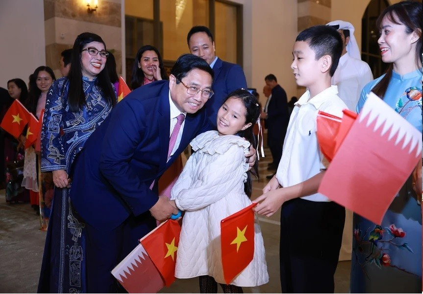 hinh-anh-thu-tuong-va-phu-nhan-toi-san-bay-doha-bat-dau-tham-chinh-thuc-qatar-5.jpg
