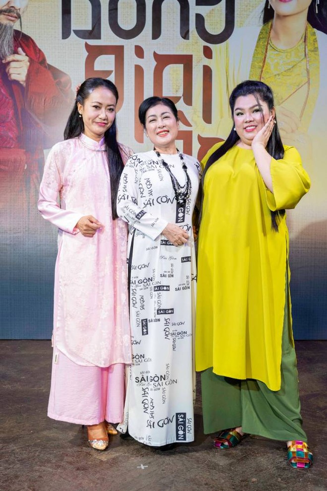 Diễn viên Hồng Ánh, nghệ sĩ Thanh Thuỷ và diễn viên Tuyền Mập tại sự kiện họp báo