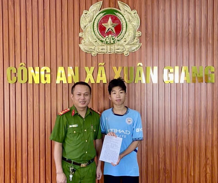 Sinh viên đại học ở Hà Tĩnh tình nguyện lên đường nhập ngũ- Ảnh 2.