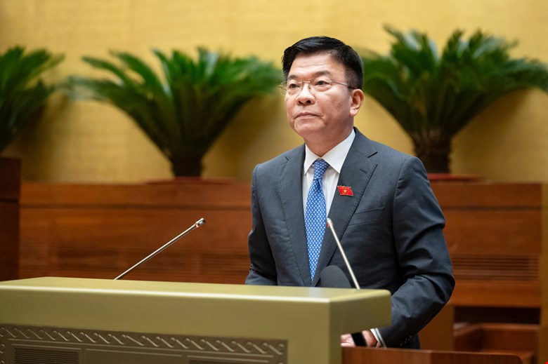 Phó Thủ tướng Chính phủ Lê Thành Long đã trình bày Tờ trình về dự án Luật Quản lý và đầu tư vốn nhà nước tại doanh nghiệp.