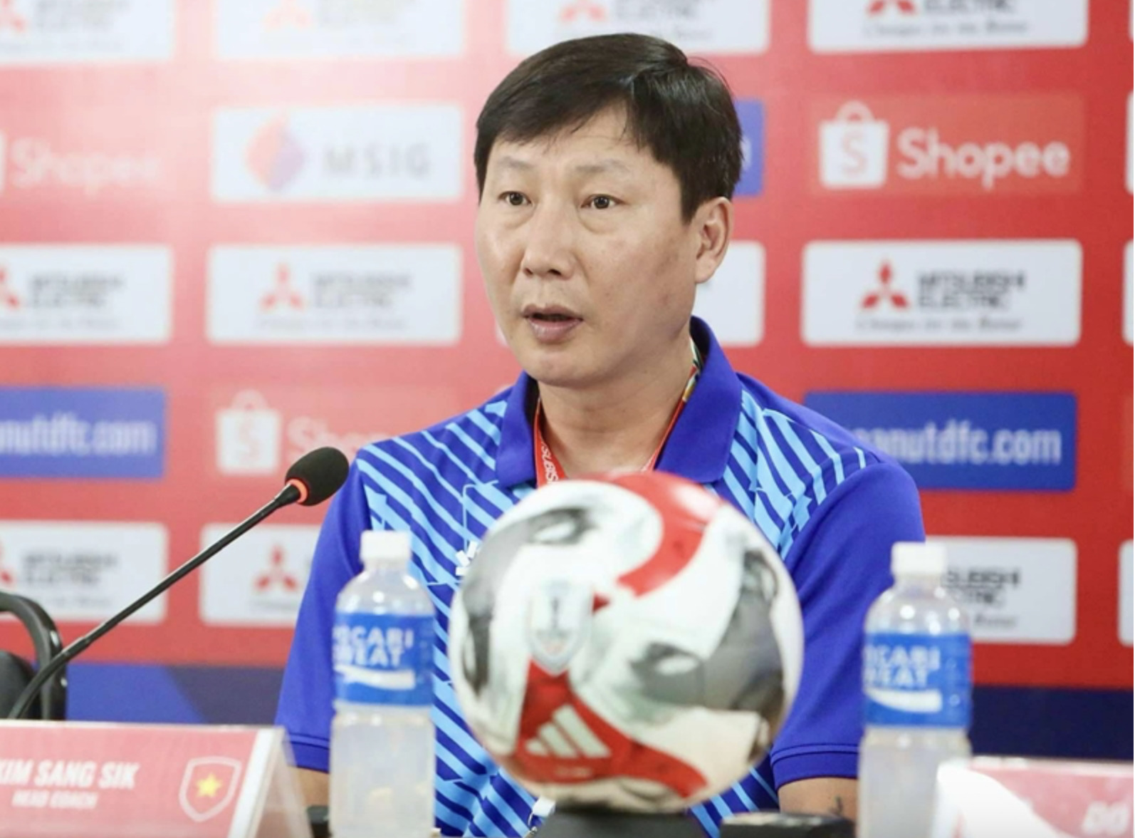hlv kim sang sik chia se that long truoc tran gap lao tai aff cup 2024 hinh 1