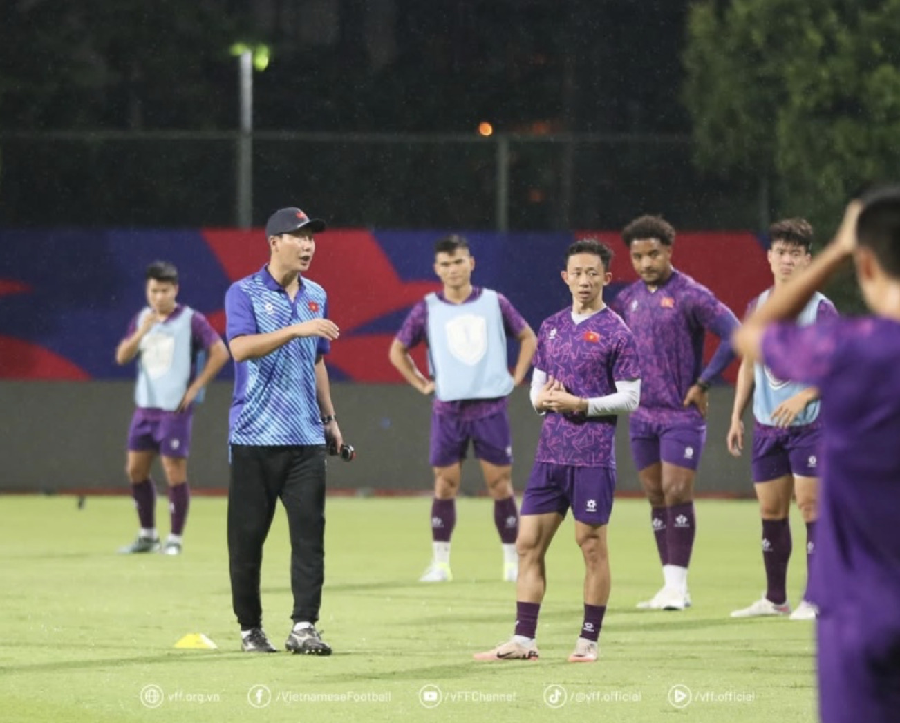 doi tuyen viet nam ren the luc san sang doi dau singapore hinh 1