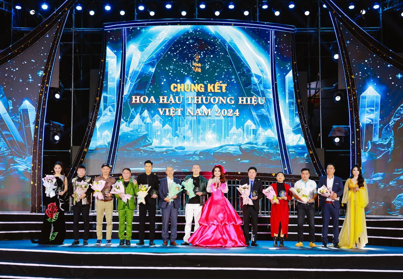 nu doanh nhan dat to phu tho dang quang hoa hau thuong hieu viet nam 2024 hinh 8