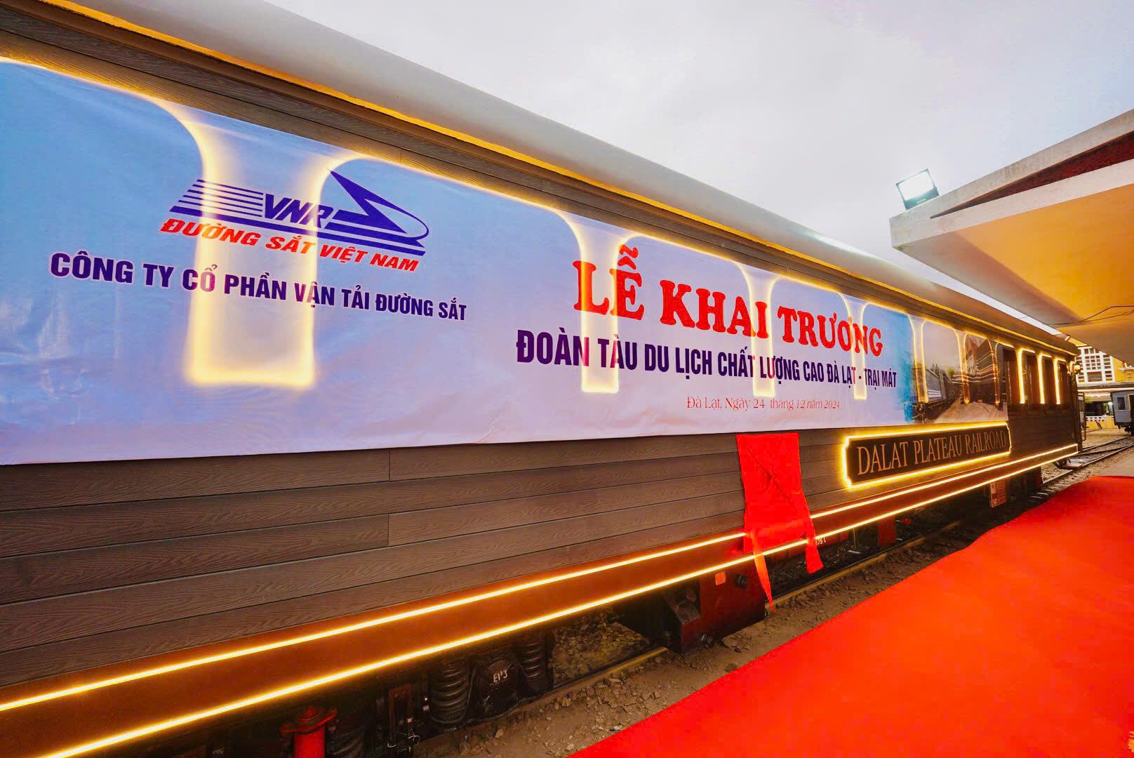 hinh anh an tuong tren doan tau hoang hau chay tuyen da lat trai mat hinh 10