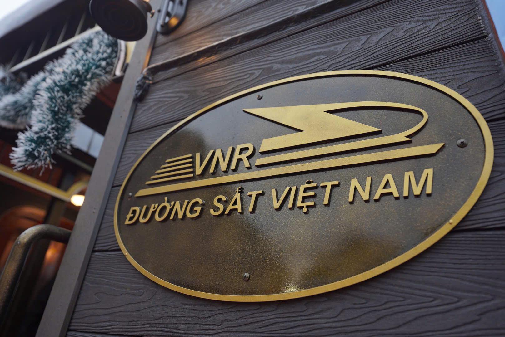 hinh anh an tuong tren doan tau hoang hau chay tuyen da lat trai mat hinh 3