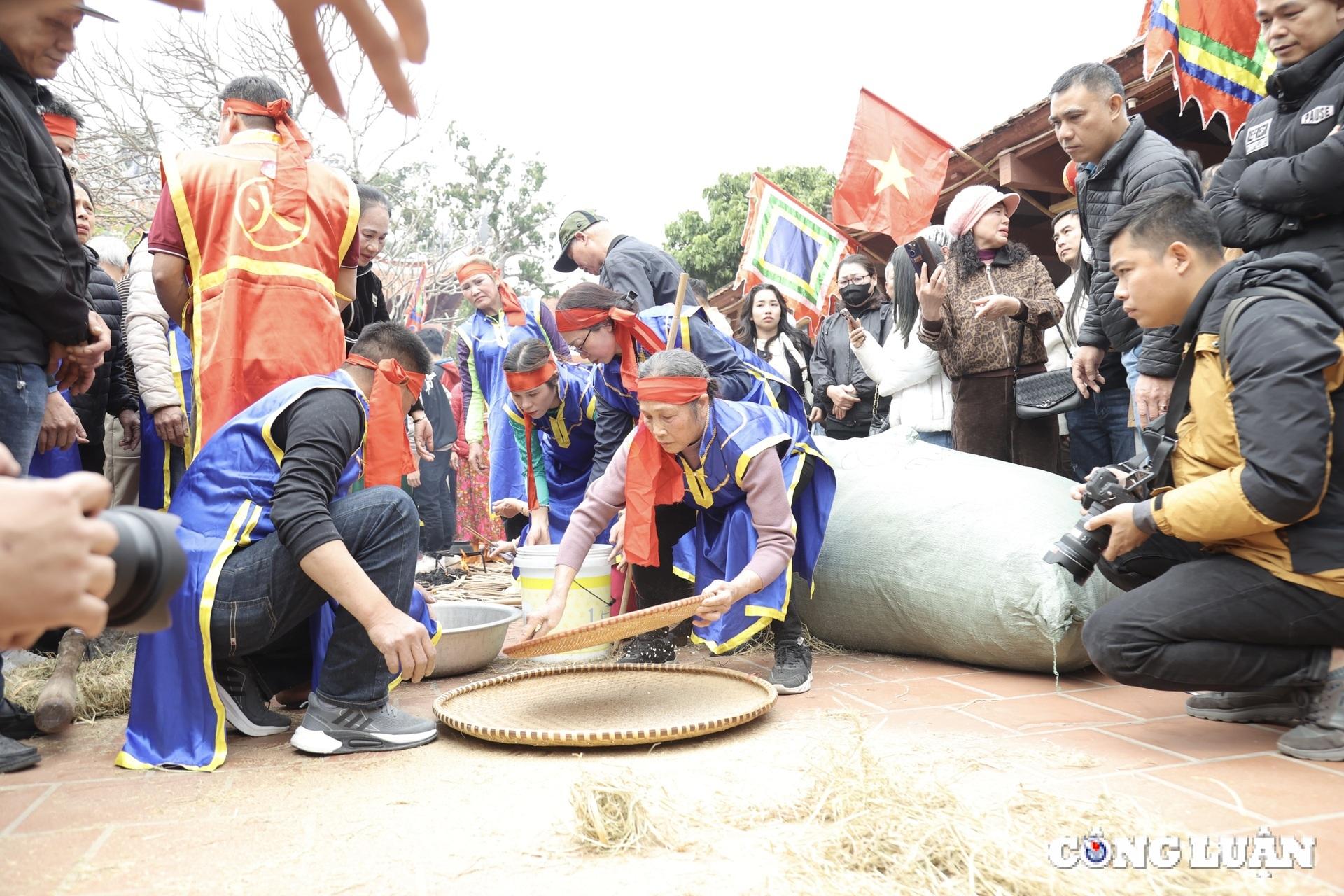 hang tram du khach tham du hoi thoi com thi lang thi cam hinh 11