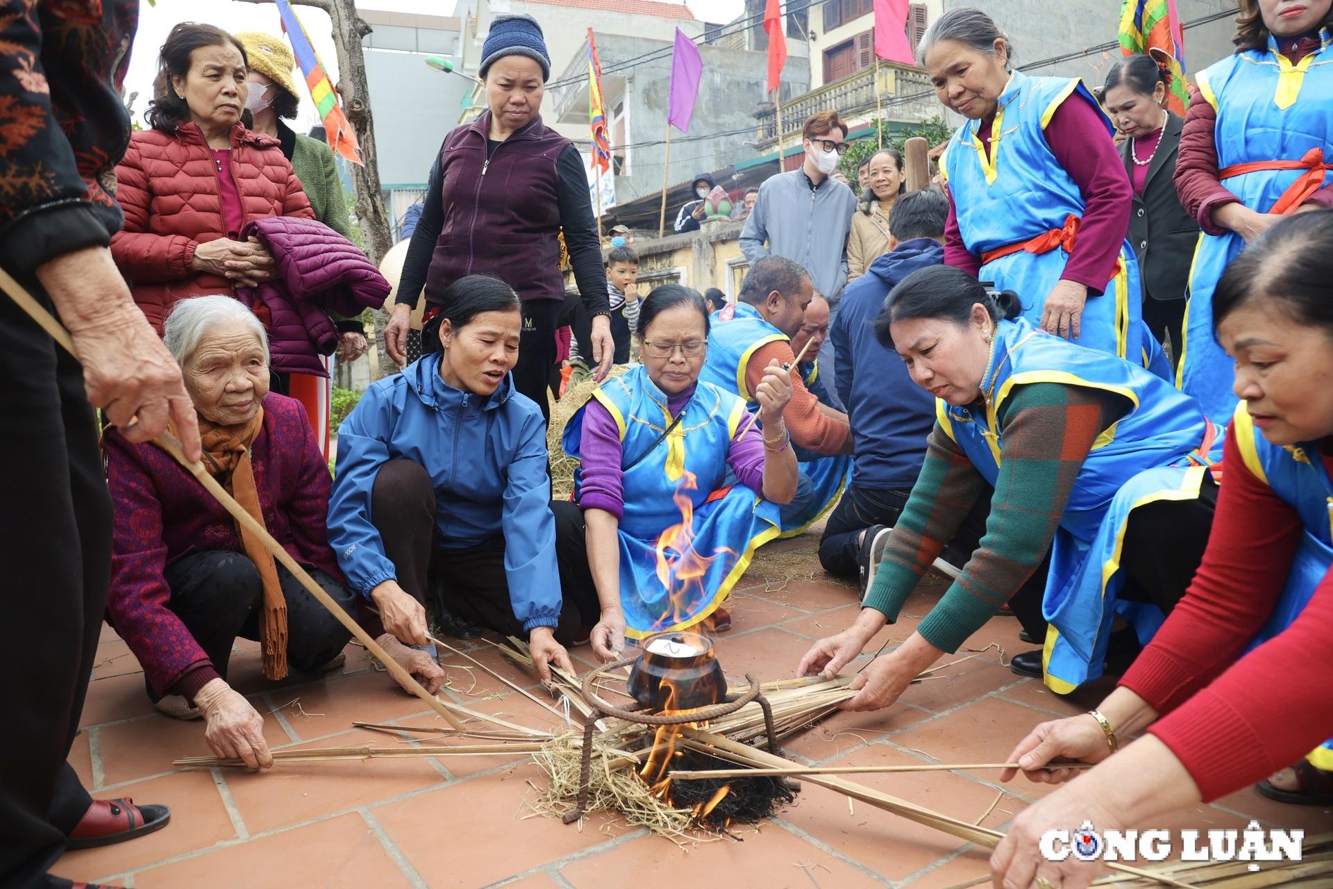 hang tram du khach tham du hoi thoi com thi lang thi cam hinh 13