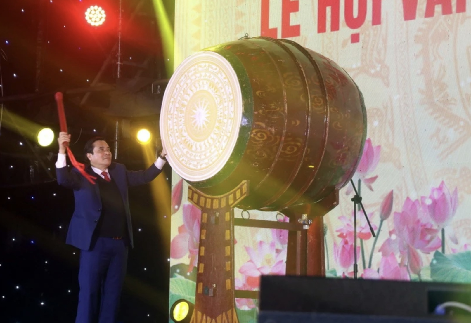 dac sac chuong trinh khai mac le hoi van hoa dan gian pho hien 2025 hinh 1