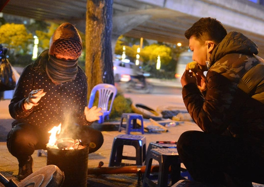 thoi tiet gia ret su dung thiet bi suoi am bao dam an toan phong chong chay no hinh 1