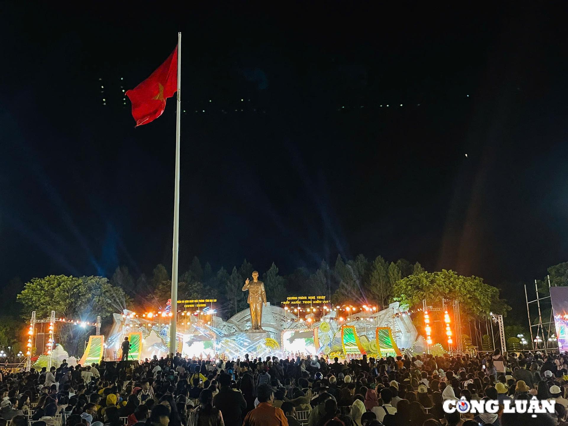 man nhan man phao hoa ky niem 50 nam ngay giai phong tinh gia lai hinh 3