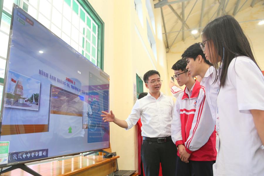 trien-lam-truong-sa-7.jpg