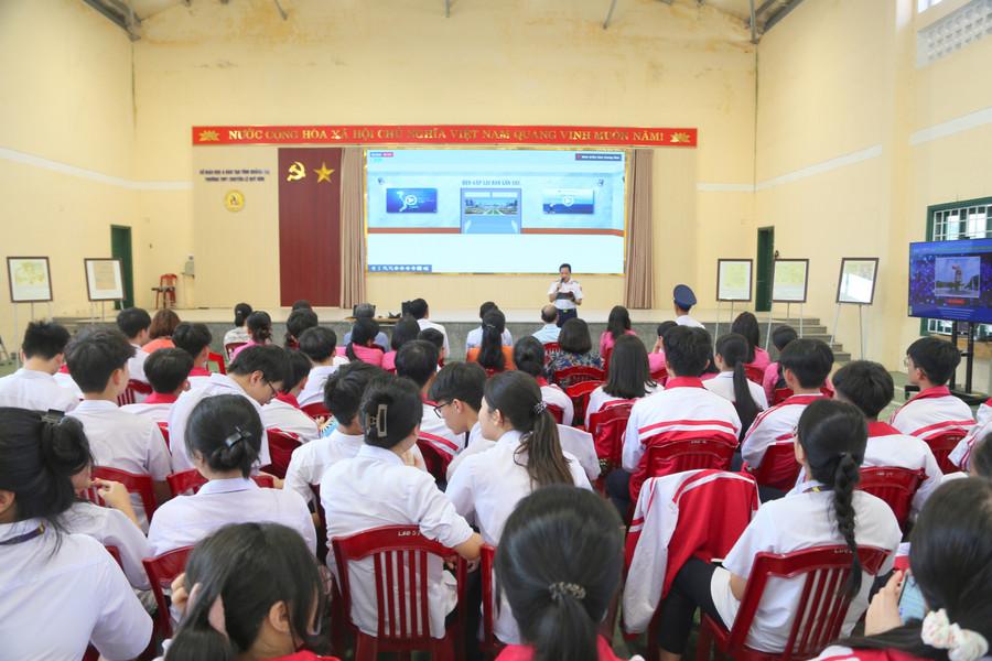 trien-lam-truong-sa-9.jpg