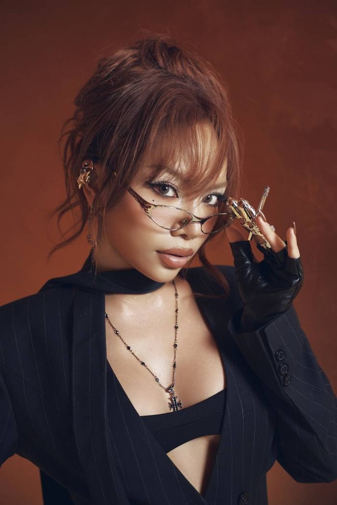 Vẫn là một Vũ Thảo My với phong cách thời trang vô cùng cá tính