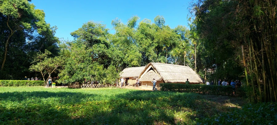 Về nơi Bác đã sinh ra, bất cứ ai cũng nghe lòng mình thổn thức. Ảnh: Bình Thanh