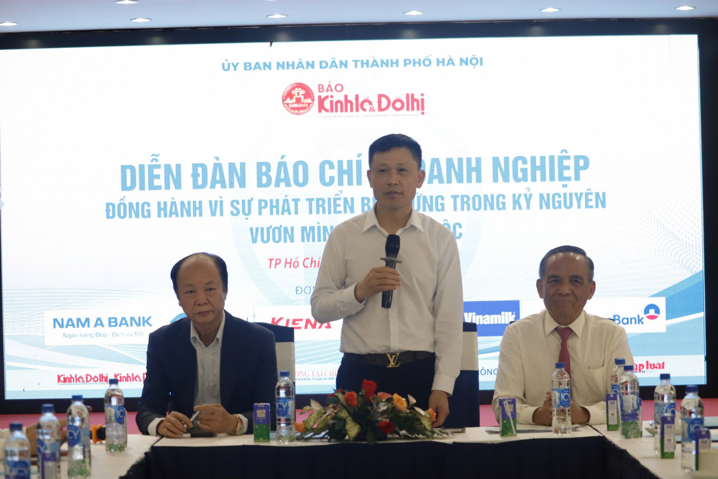 Đoàn đại biểu chủ trì, điều hành Diễn đàn