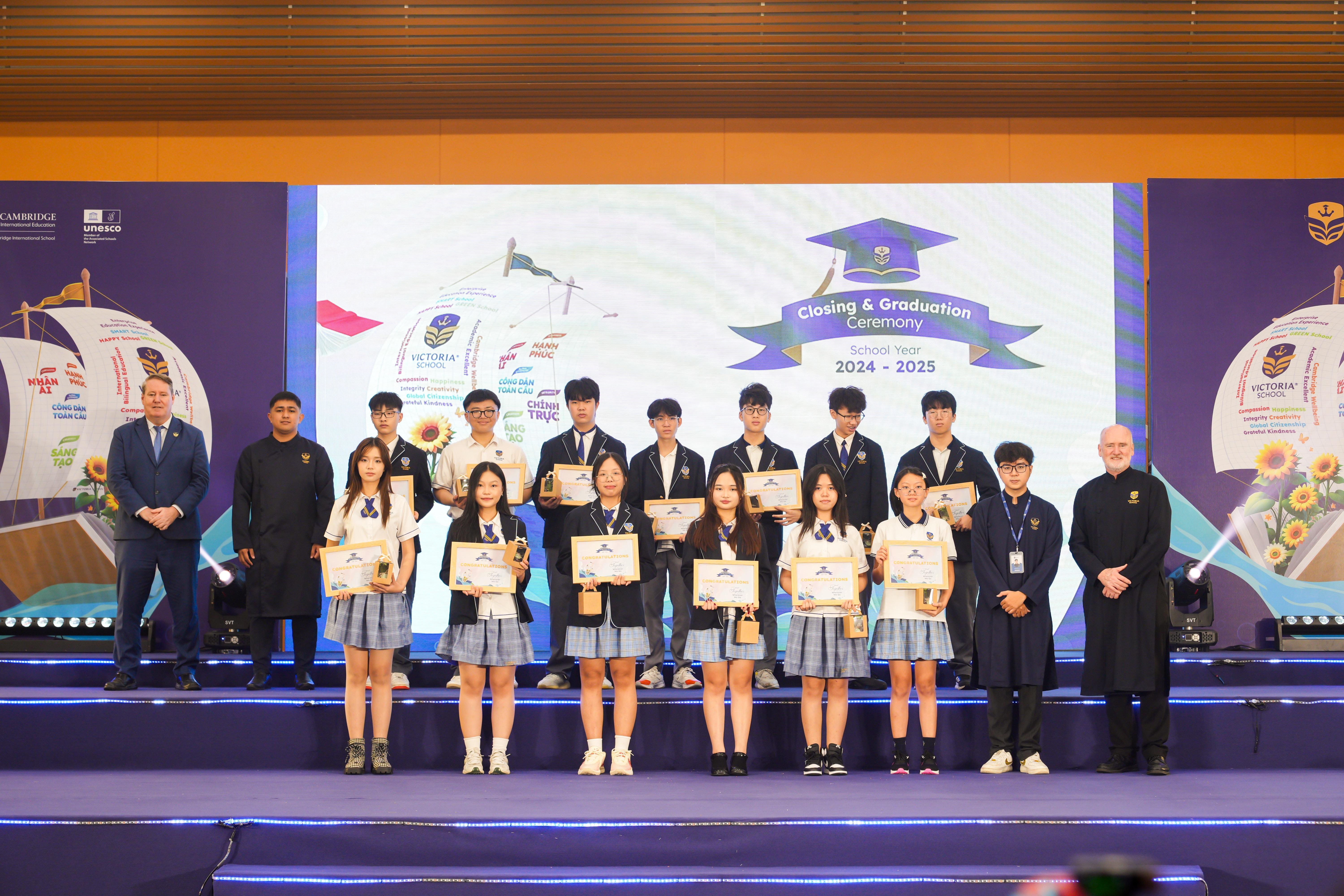 1. TRAO GIẢI THƯỞNG (2)