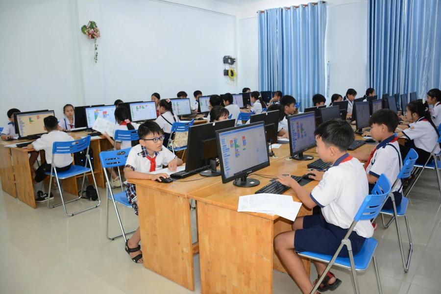 Thí sinh tham gia Hội thi Tin học trẻ tỉnh Cà Mau. Ảnh: Quách Mến