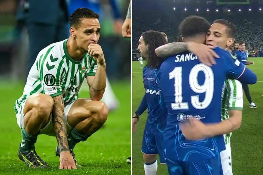 Antony khóc nghẹn sau trận chung kết Conference League