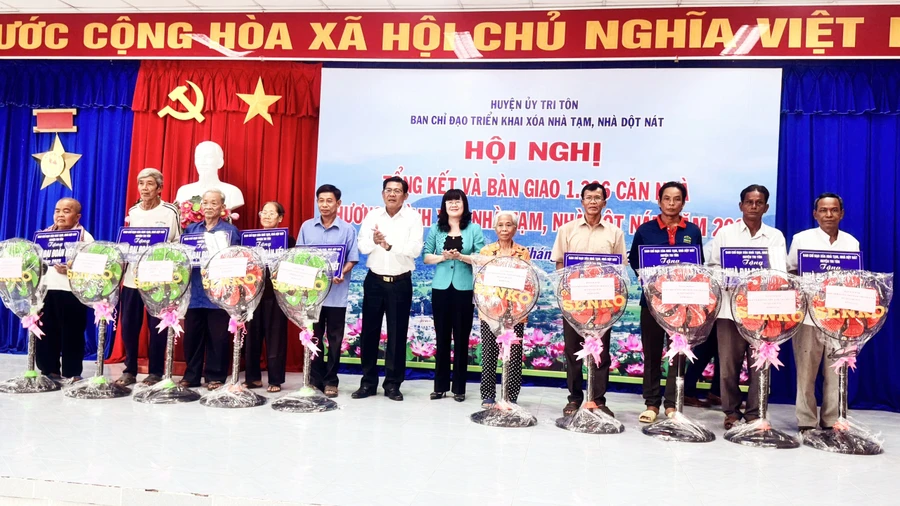 Huyện Tri Tôn (An Giang) hoàn thành 1.336 căn nhà trong Chương trình xóa nhà tạm, nhà dột nát năm 2025.