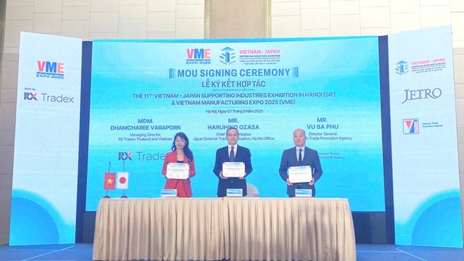 Đại diện các đơn vị ký kết thỏa thuận tổ chức triển lãm lớn về công nghiệp hỗ trợ