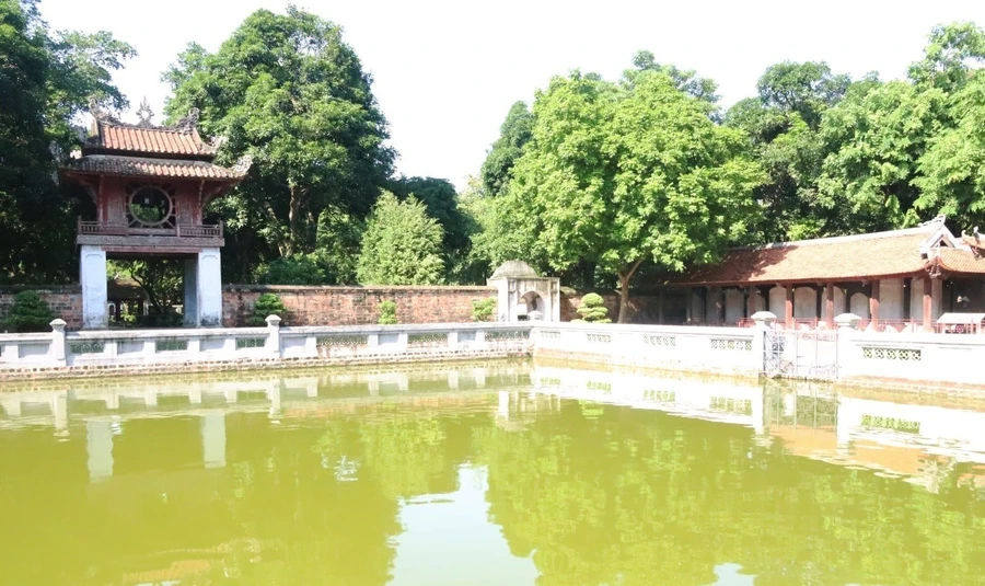 Quy mô bề thế và sự vững chãi của Quốc Tử Giám có phần công sức rất lớn của Tiến sĩ Nguyễn Hoàn - khi ông giữ chức Tư nghiệp.